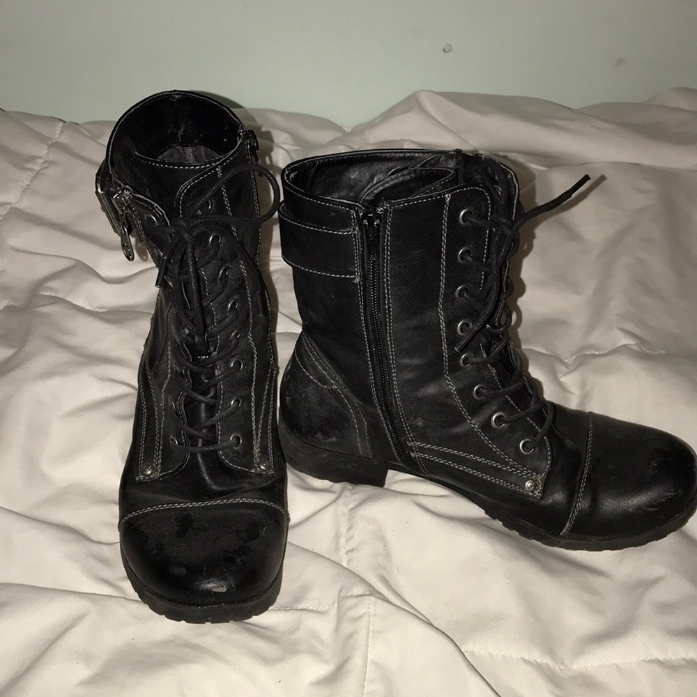 Combat boots